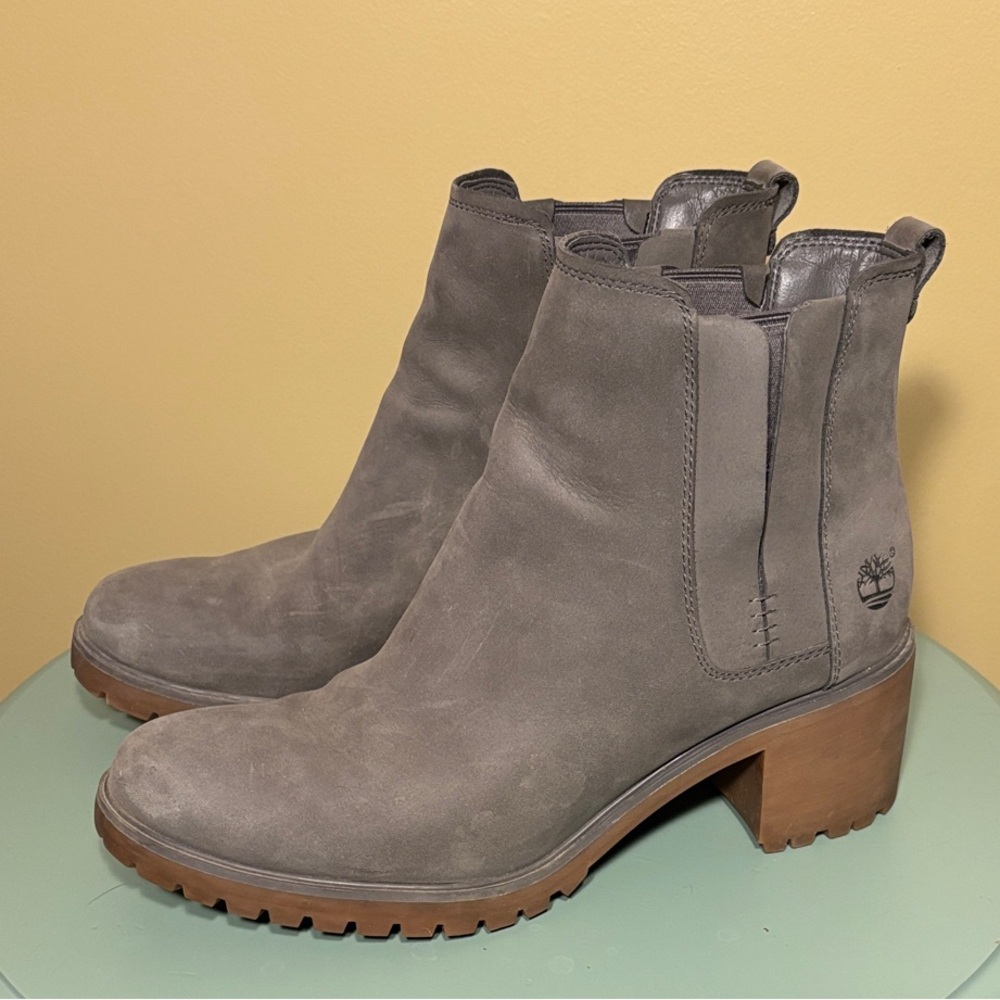 Timberland Women's Gray Suede Chelsea Ankle Boots with Lug Sole